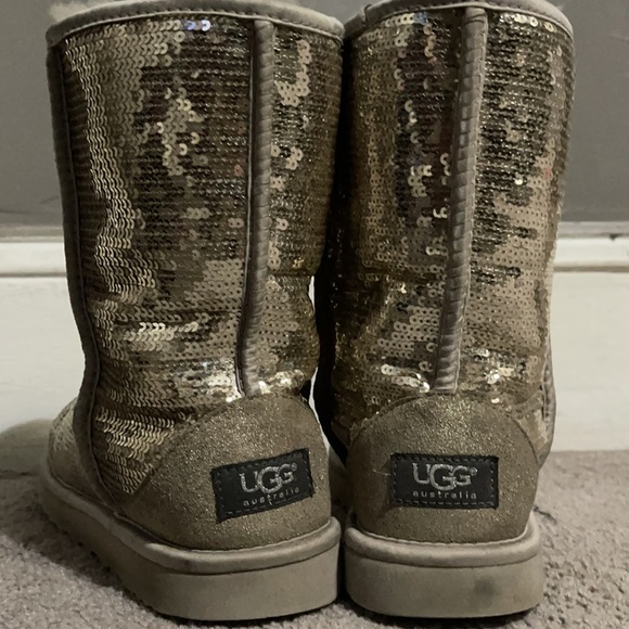 Ugg - Picture 2 of 4